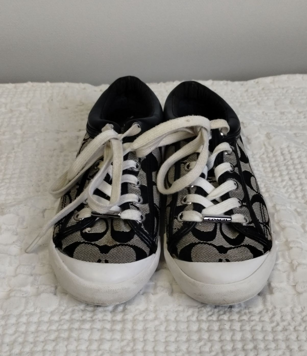 Women's Black Lace Up Shoes/Sneakers