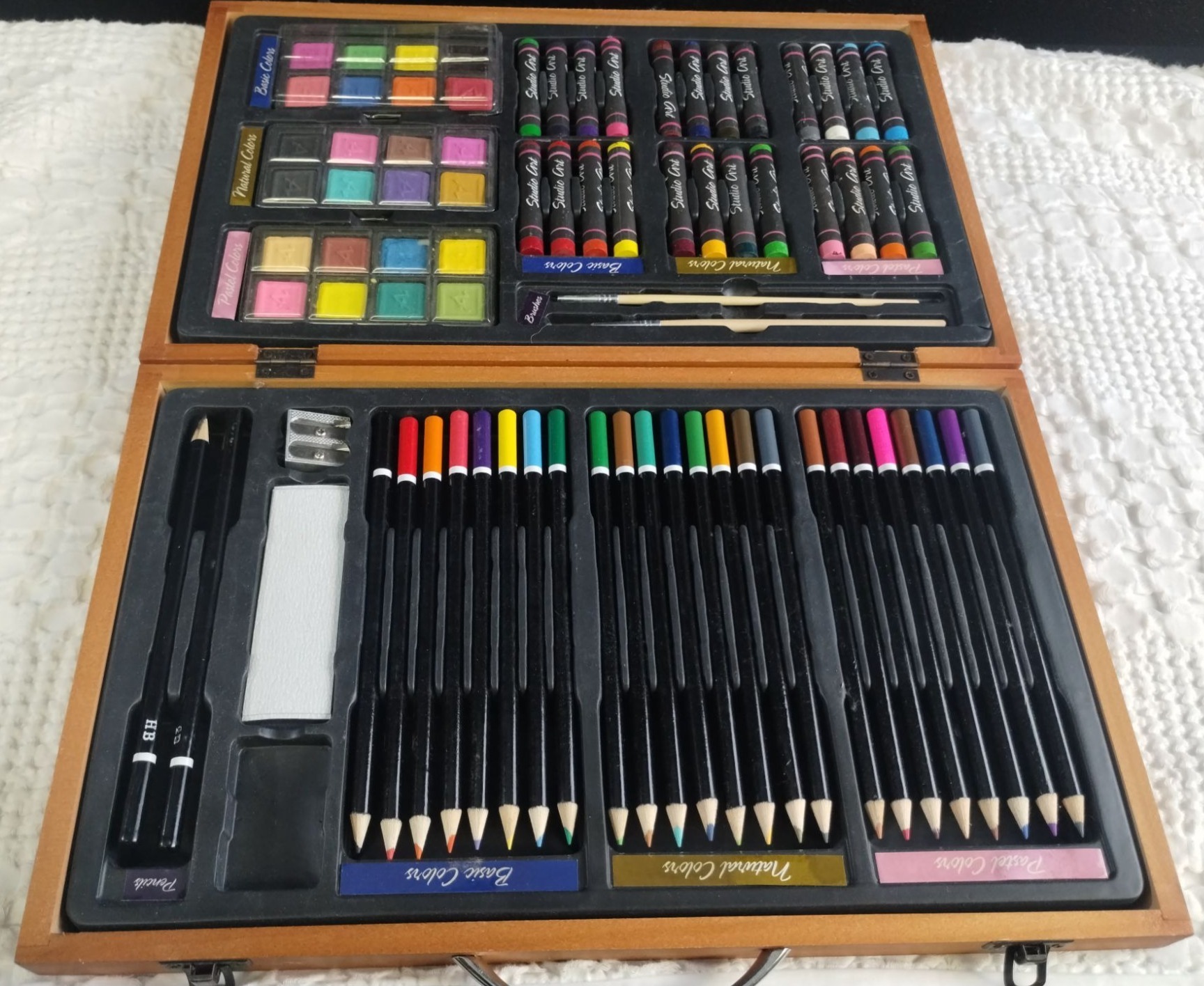 Wooden Cased Arts & Crafts/Deluxe Art Set