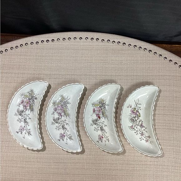 Vintage Bone Plates, set of 4 (294)
