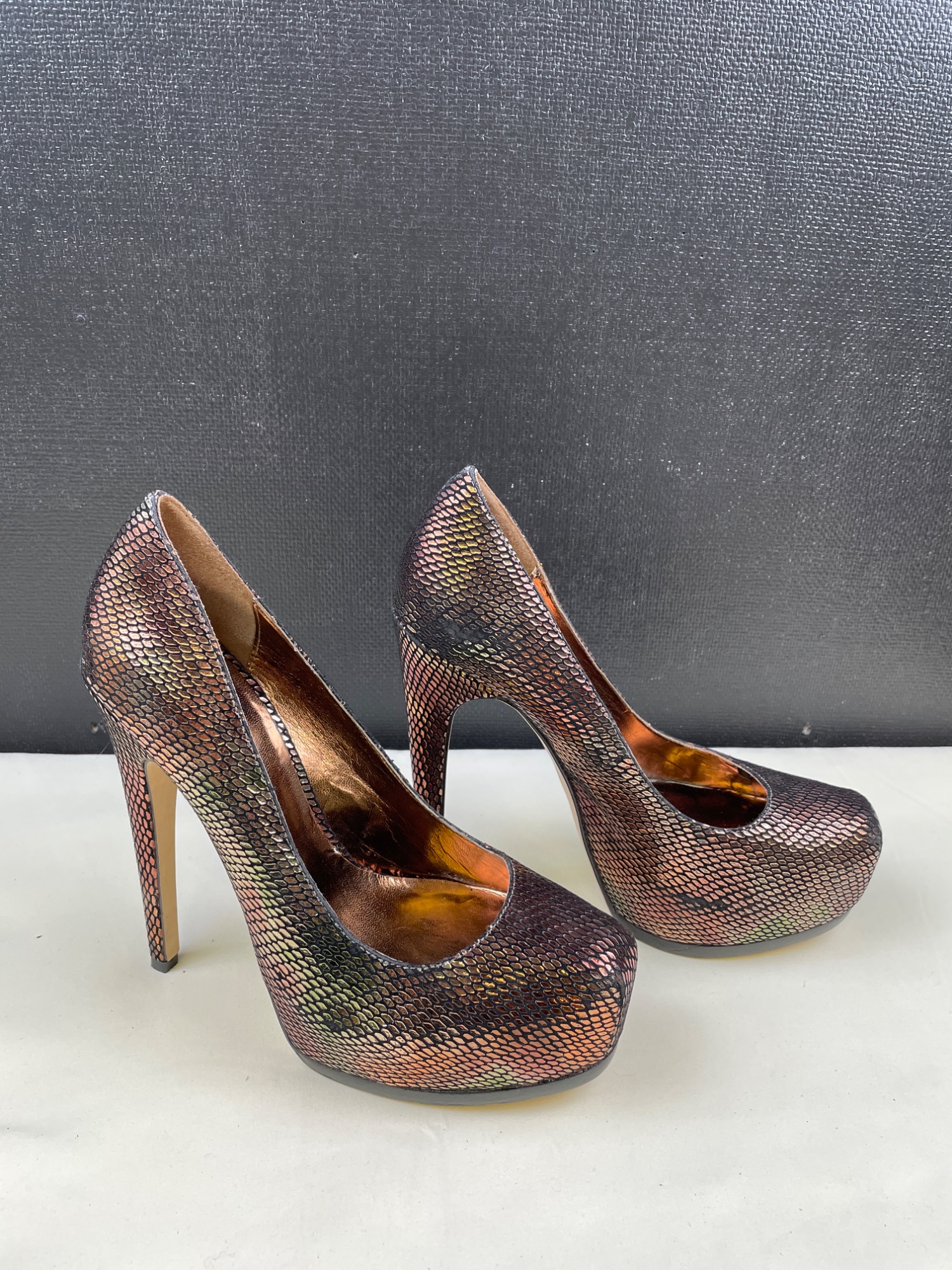 By Madonna Women's Metallic Shoes/Heels 5.75"