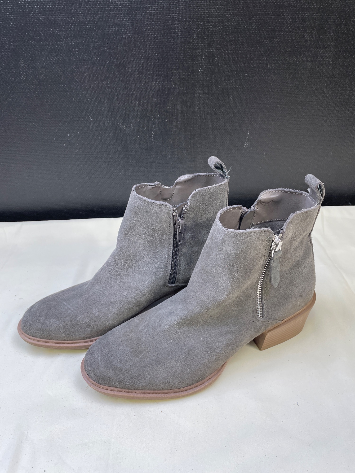 Women's Suede Gray Ankle boots / Shoes .5