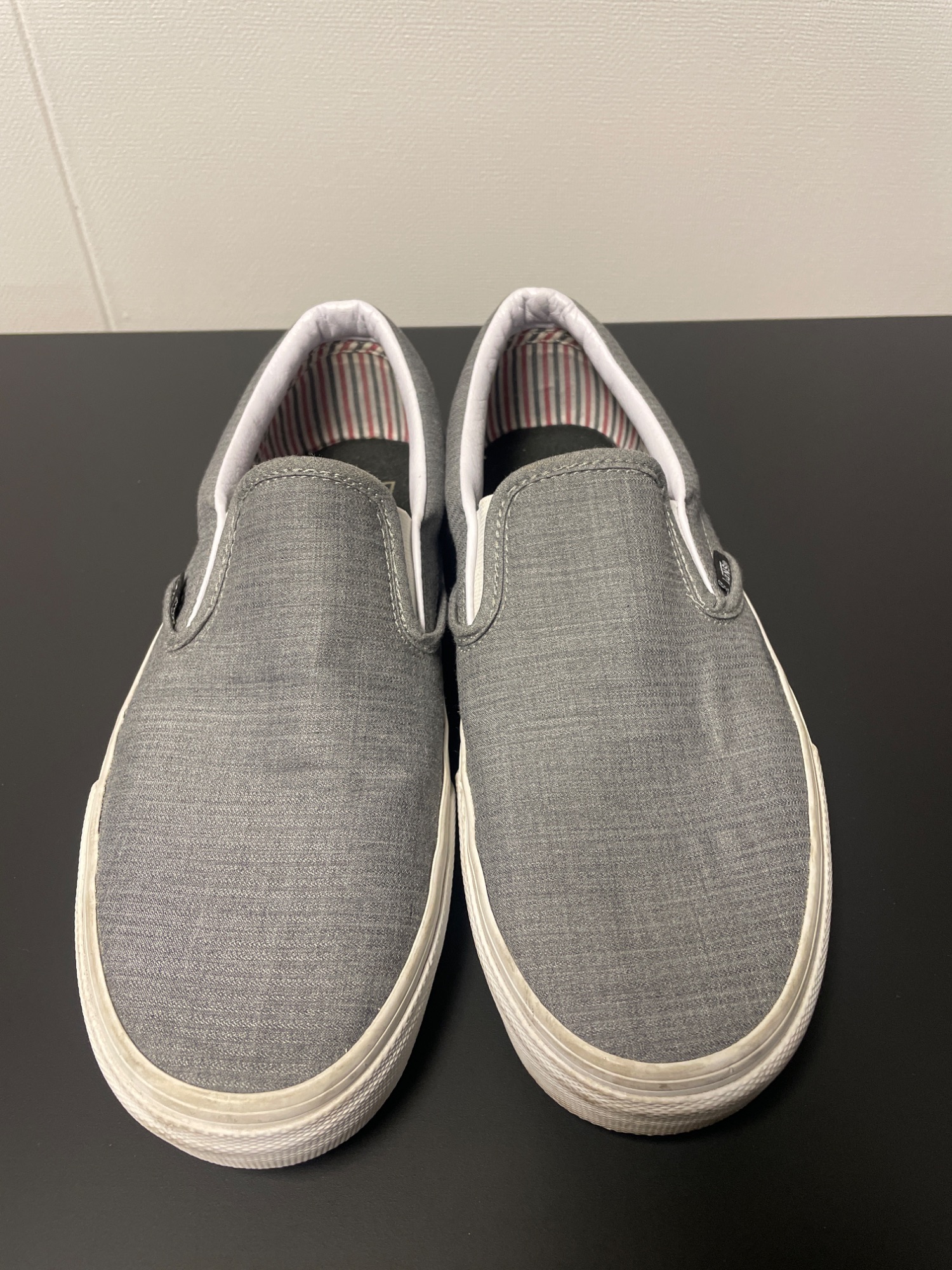 Unisex Gray Canvas Shoes/ Slip on sneakers Men's 9.5 Women's 11