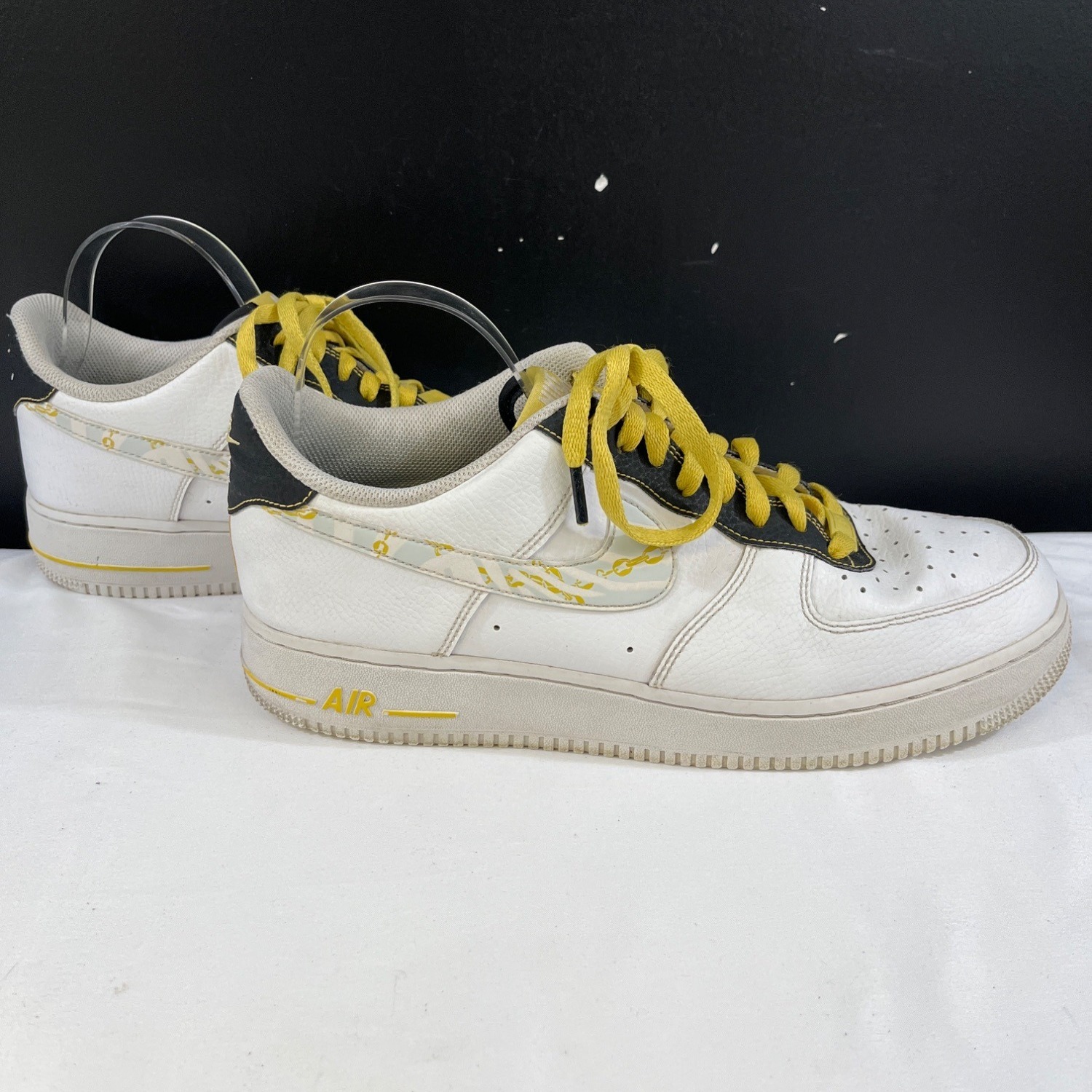 Air Force 1 07 LV8 Mens White Casual Sneakers