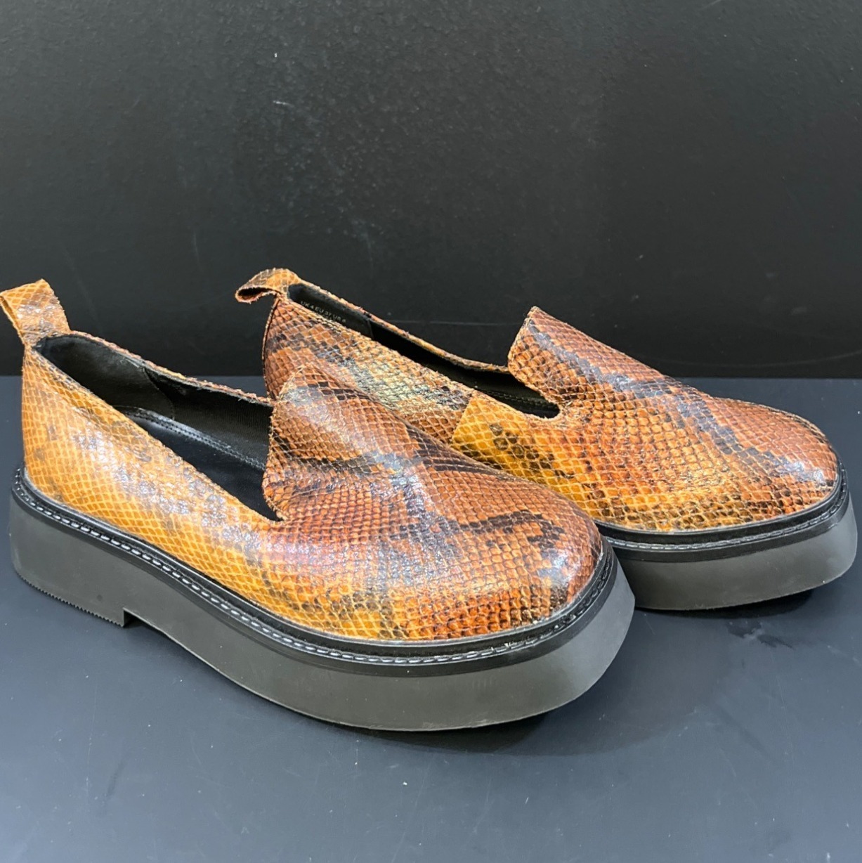 Women's Brown Snake Print Shoes/Loafers Sz 6